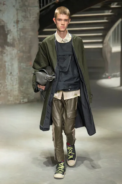 Look 32